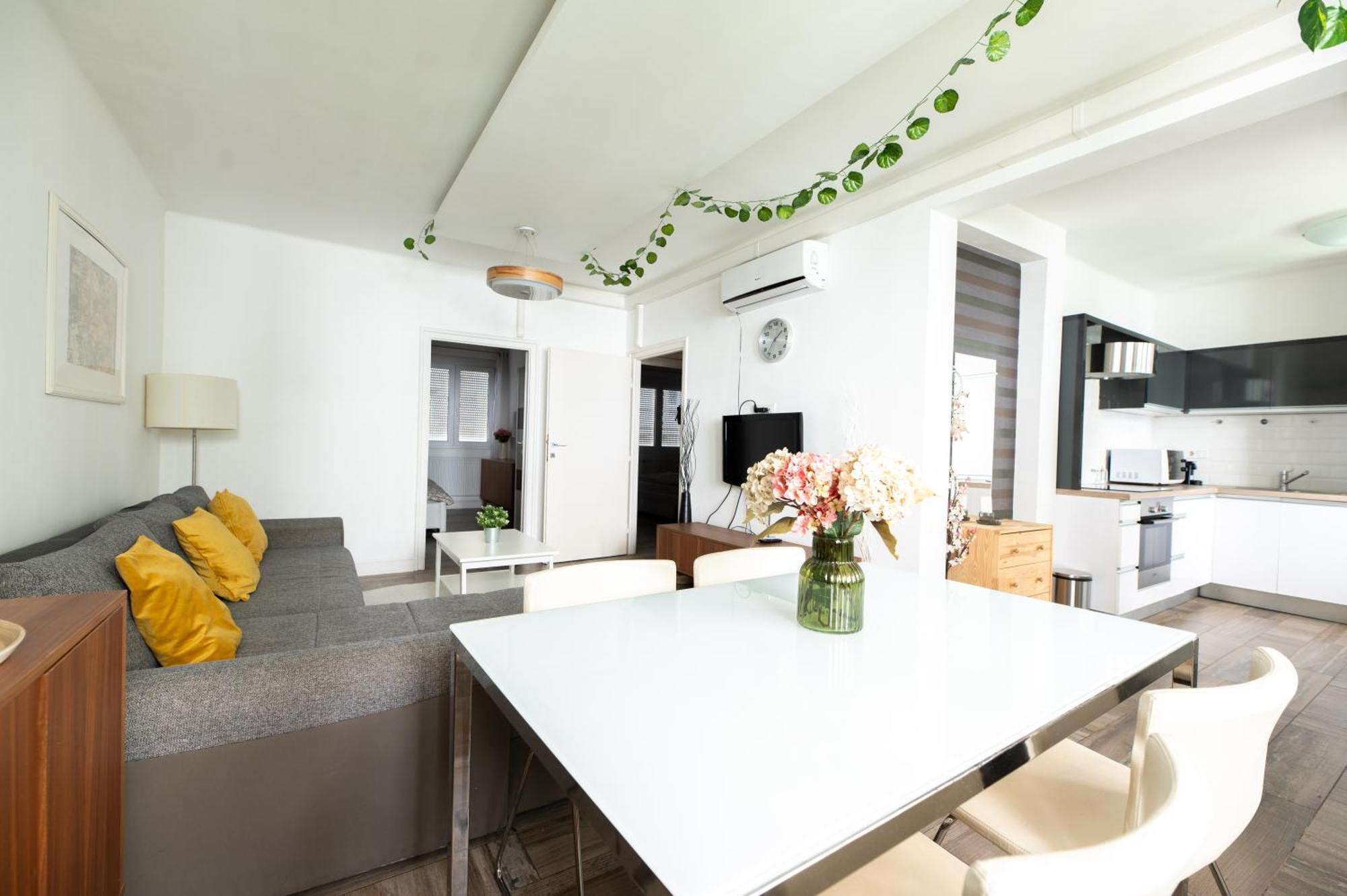 Superb Location & Chic Suite W' 2Bedroom 부다페스트 외부 사진