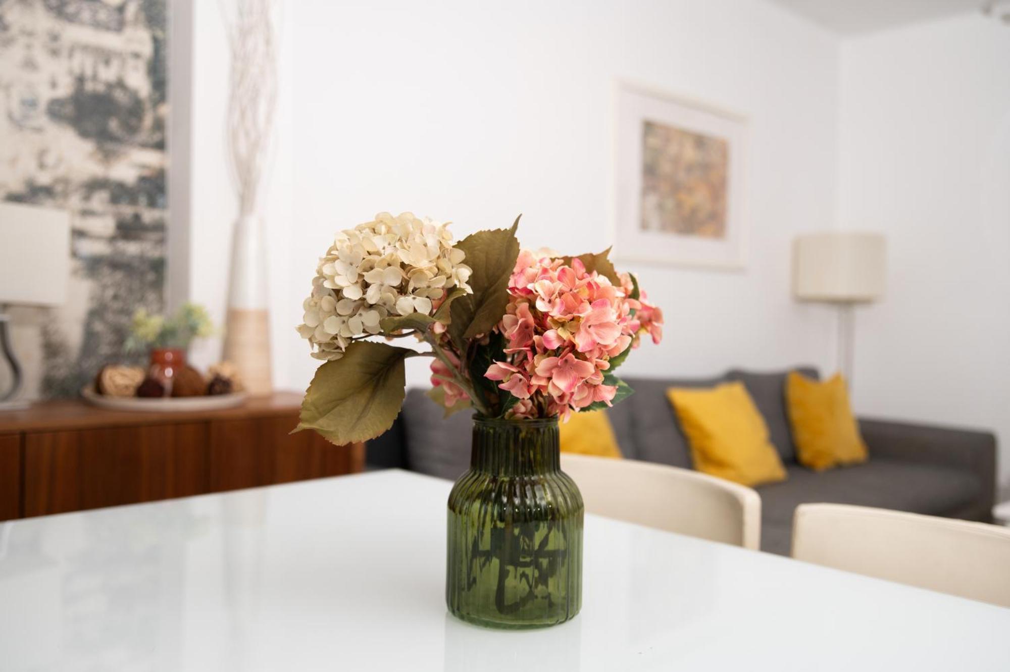 Superb Location & Chic Suite W' 2Bedroom 부다페스트 외부 사진